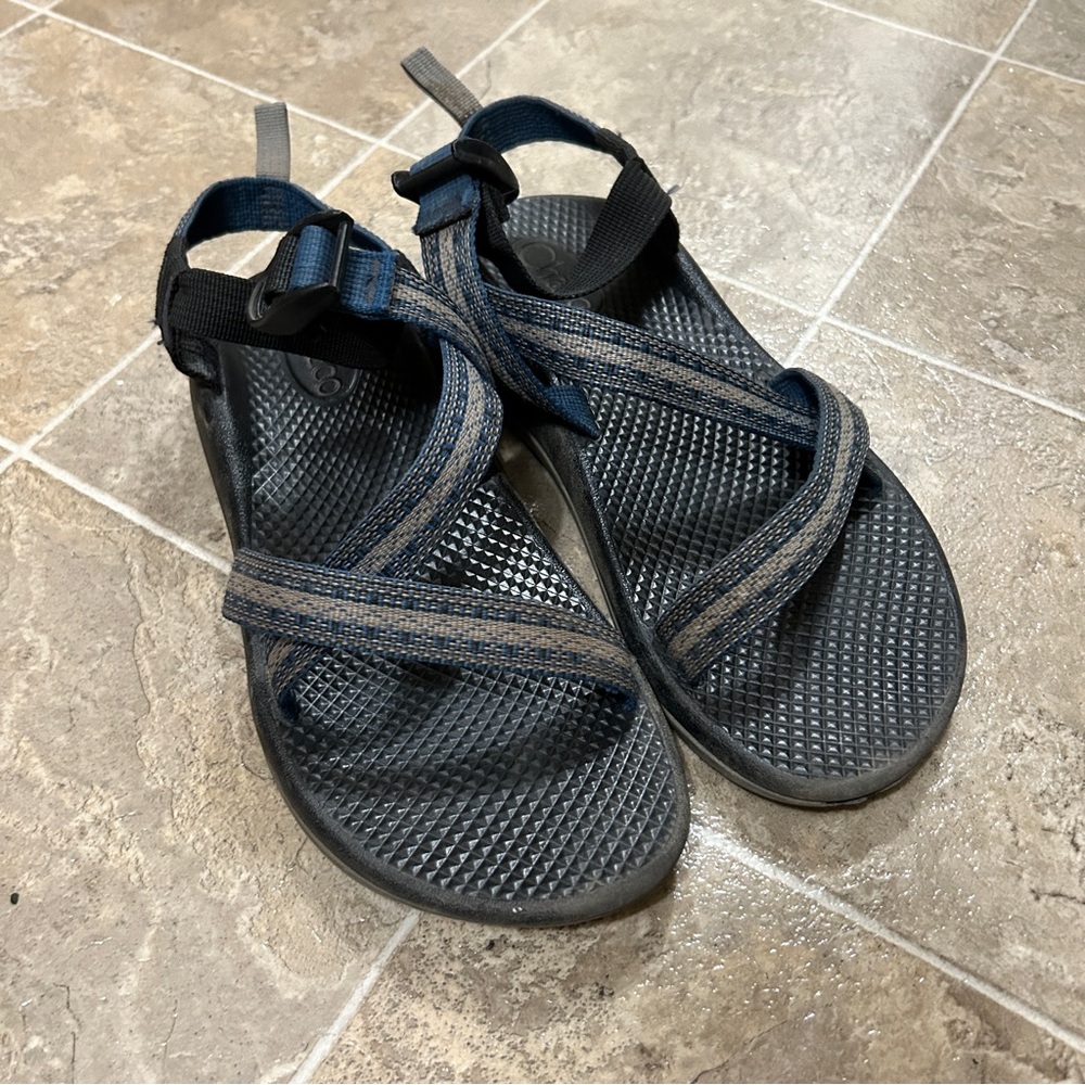 Chacos Kids Size 5 Blue